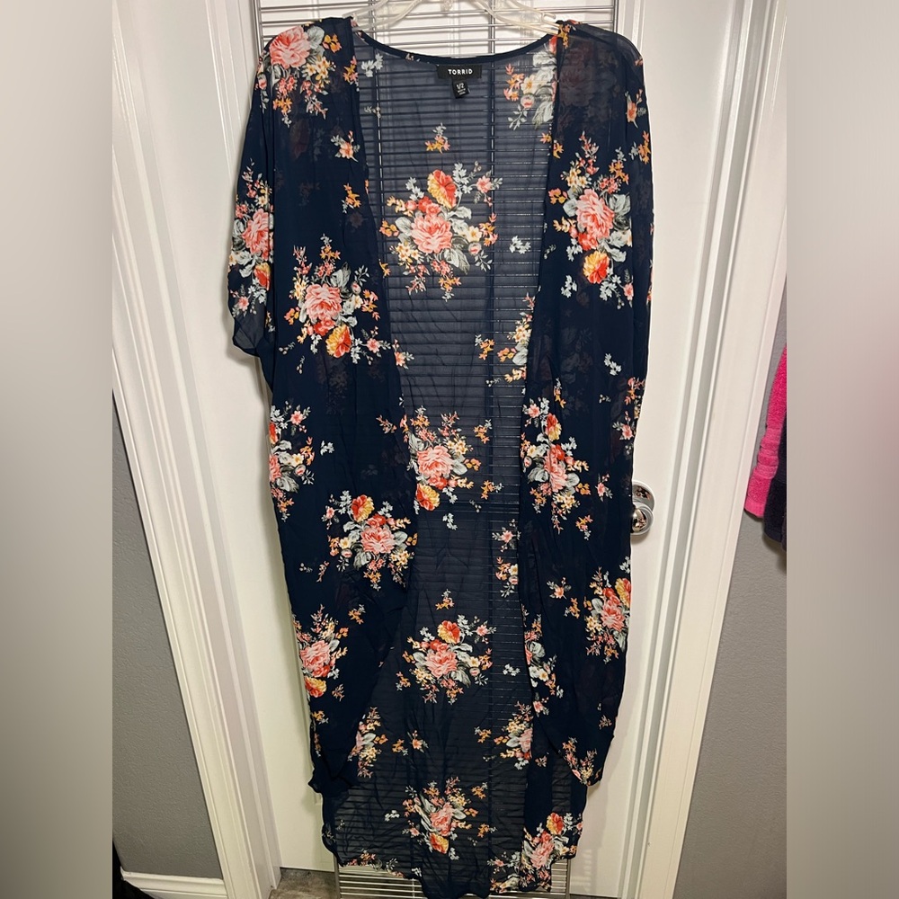 Blue and floral short sleeve long kimono.